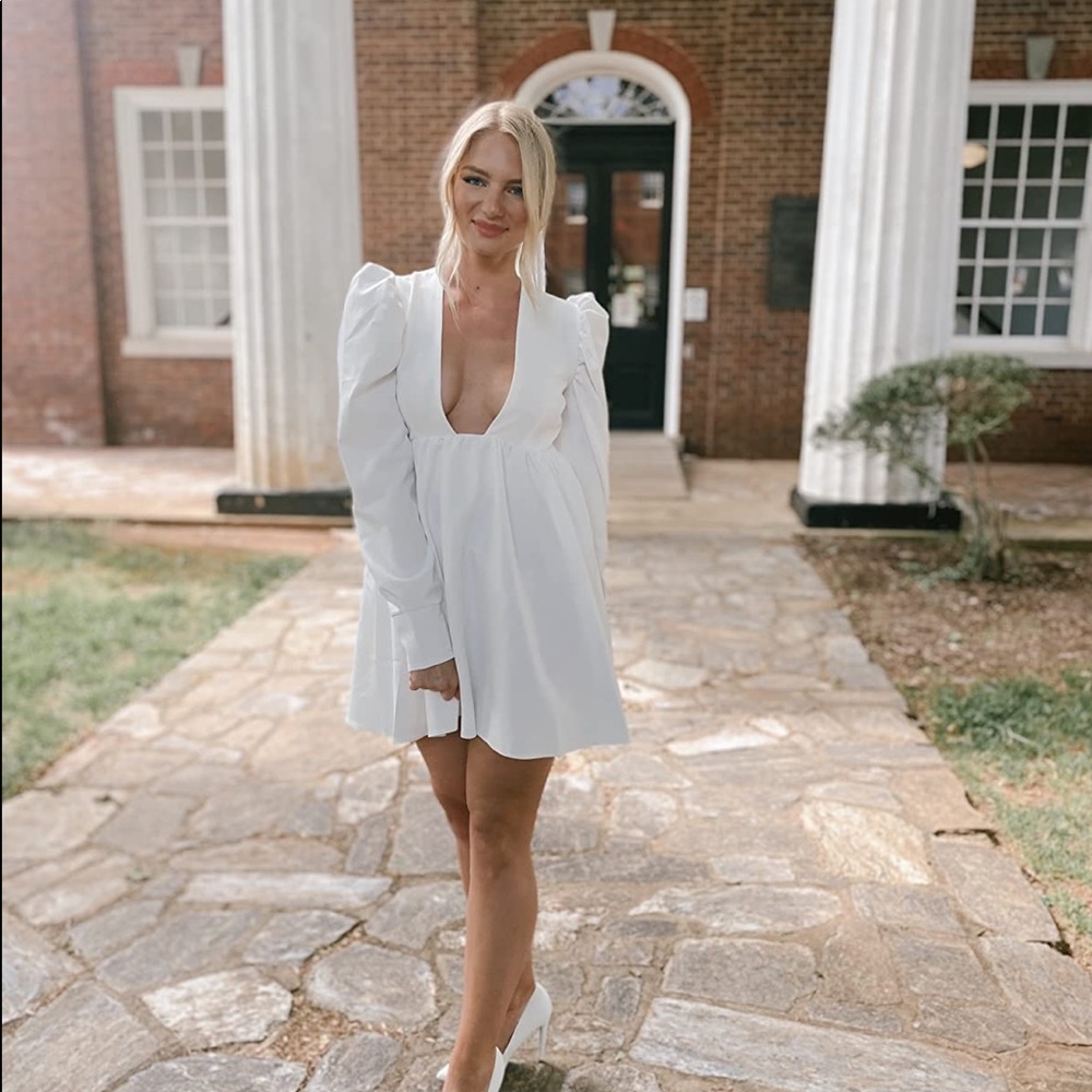 White low v neck long sleeve dress